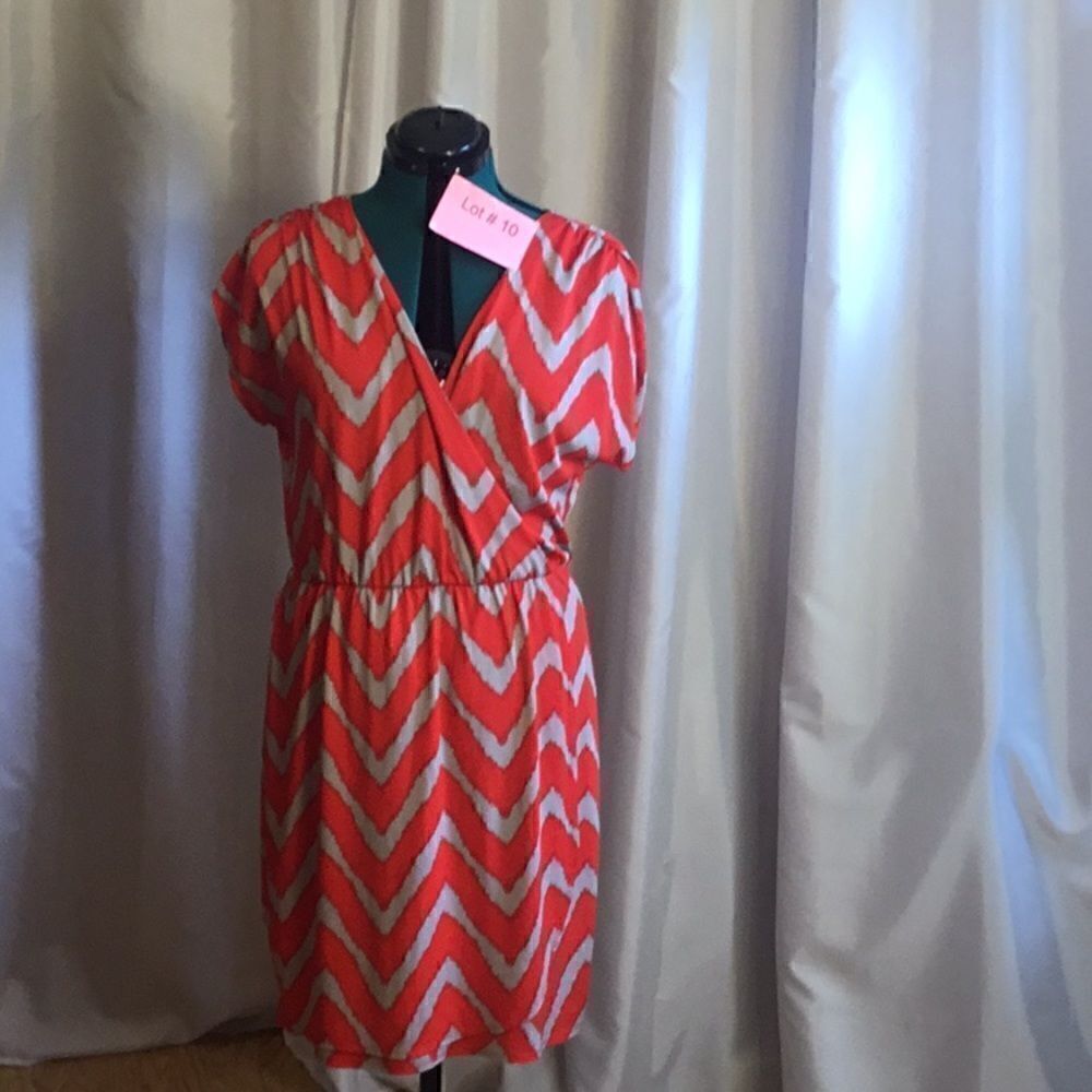 Short sleeved dress with elastic waist in size large